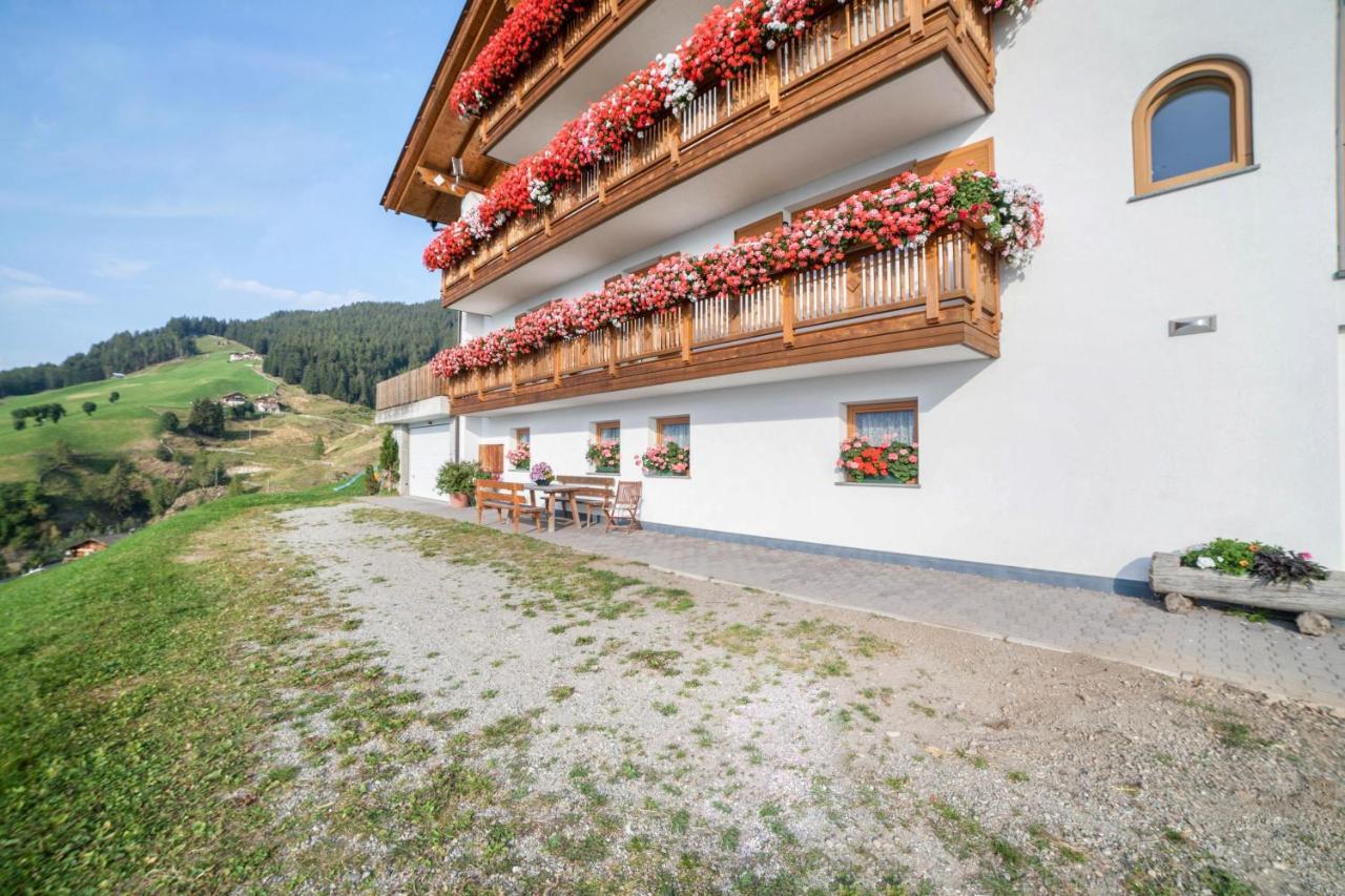 Tonigbauernhof Blumenwiese Scena Exterior foto